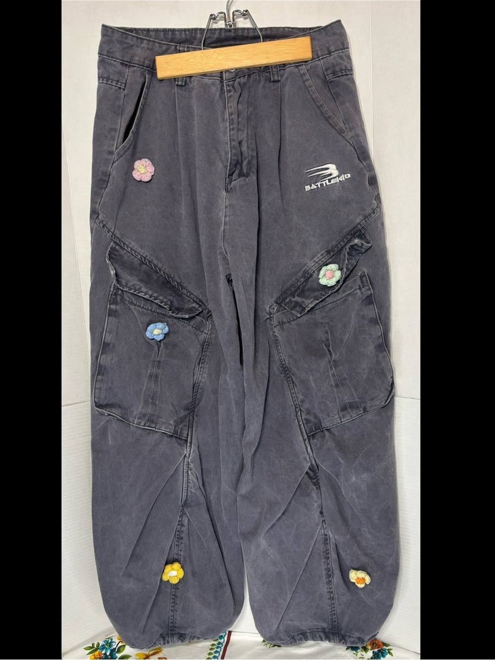 BATTLEFIELD Women’s Blossom Bleached Flower Cargo Pants Jeans